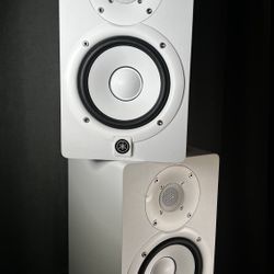 🎧 1️⃣ Yamaha Monitors (White)