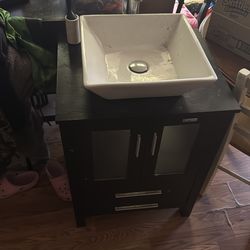 Bathroom sink vanity