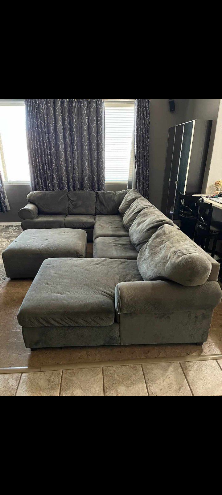 DARK GRAY SECTIONAL COUCH IN GOOD CONDITION. ( WONT BE AVAILABLE UNTIL SUNDAY 5/26 $350