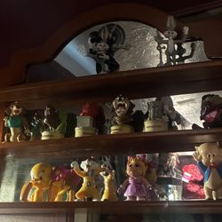 Vintage Looney Tunes Shelf With Figurines