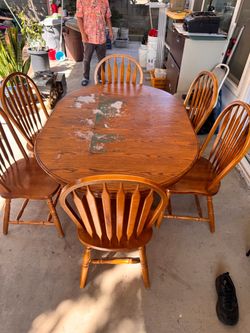 Dinning table with 6 chair for $100
