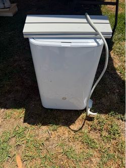 GE Portable Air Conditioner w Window Kit