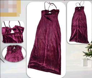 ThisMauve Velvelty dress is availaible inSmall and Large sizes so get it now!