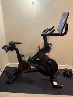 2021 Peloton Bike Plus in Excellent Condition with Low Usage - Morrisville, PA