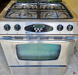 Gas range with oven