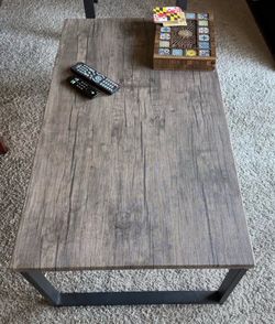 🛋️ Rustic Industrial Coffee Table – Gray Wood Top + Black Metal Legs - $25 (Quick Sale)