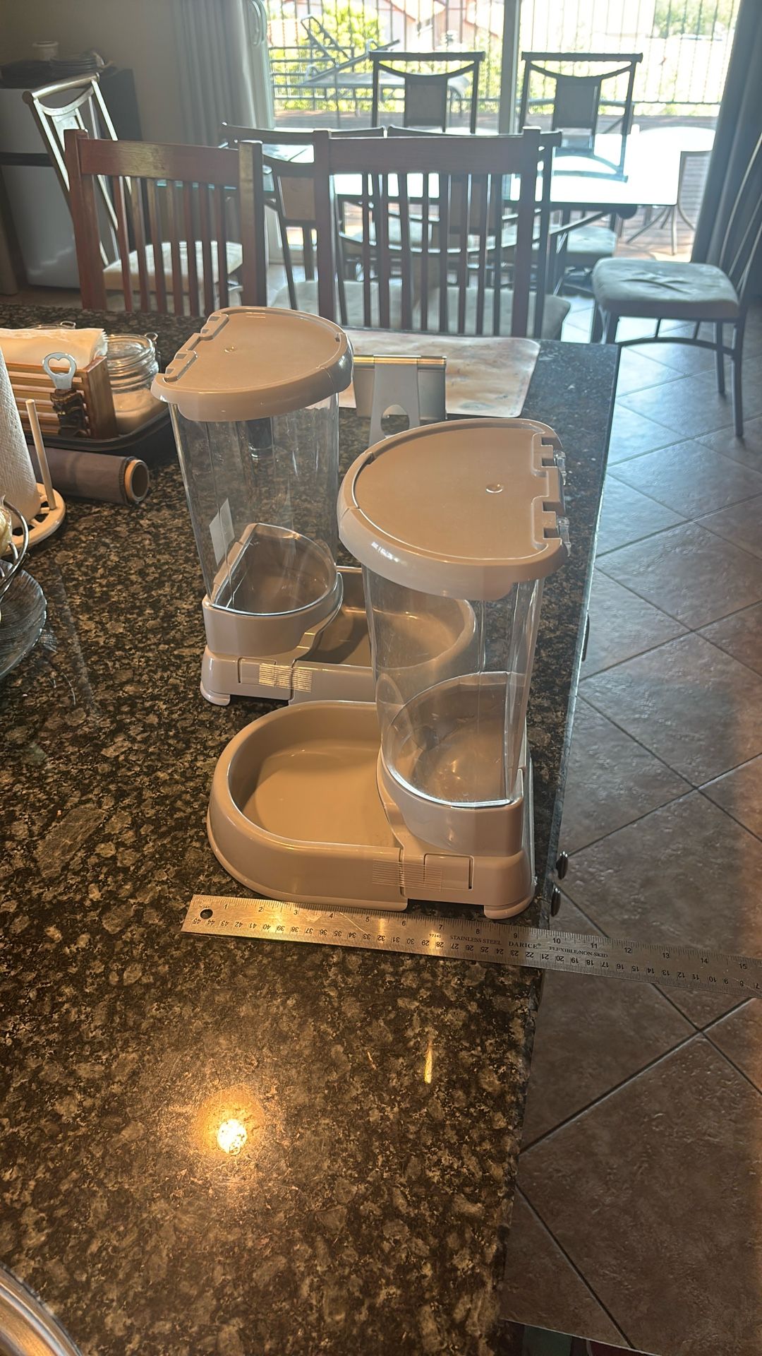 2 Pet Feeders (x2)