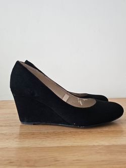 Black suede pumps size 7