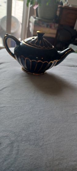 Sadler Tea Pot- Small