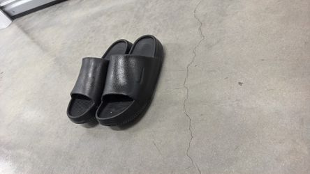 Nike calm slide