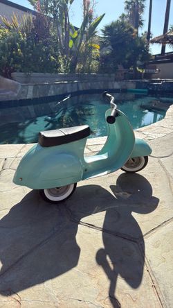 Ambosstoys Primo ride-on scooter. Metal Italian design. Ages 1-5.