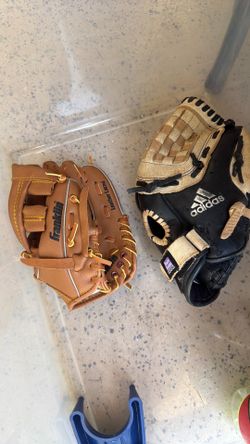 Pee wee baseball gloves