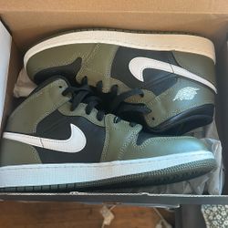 Air Jordan 1 Mid