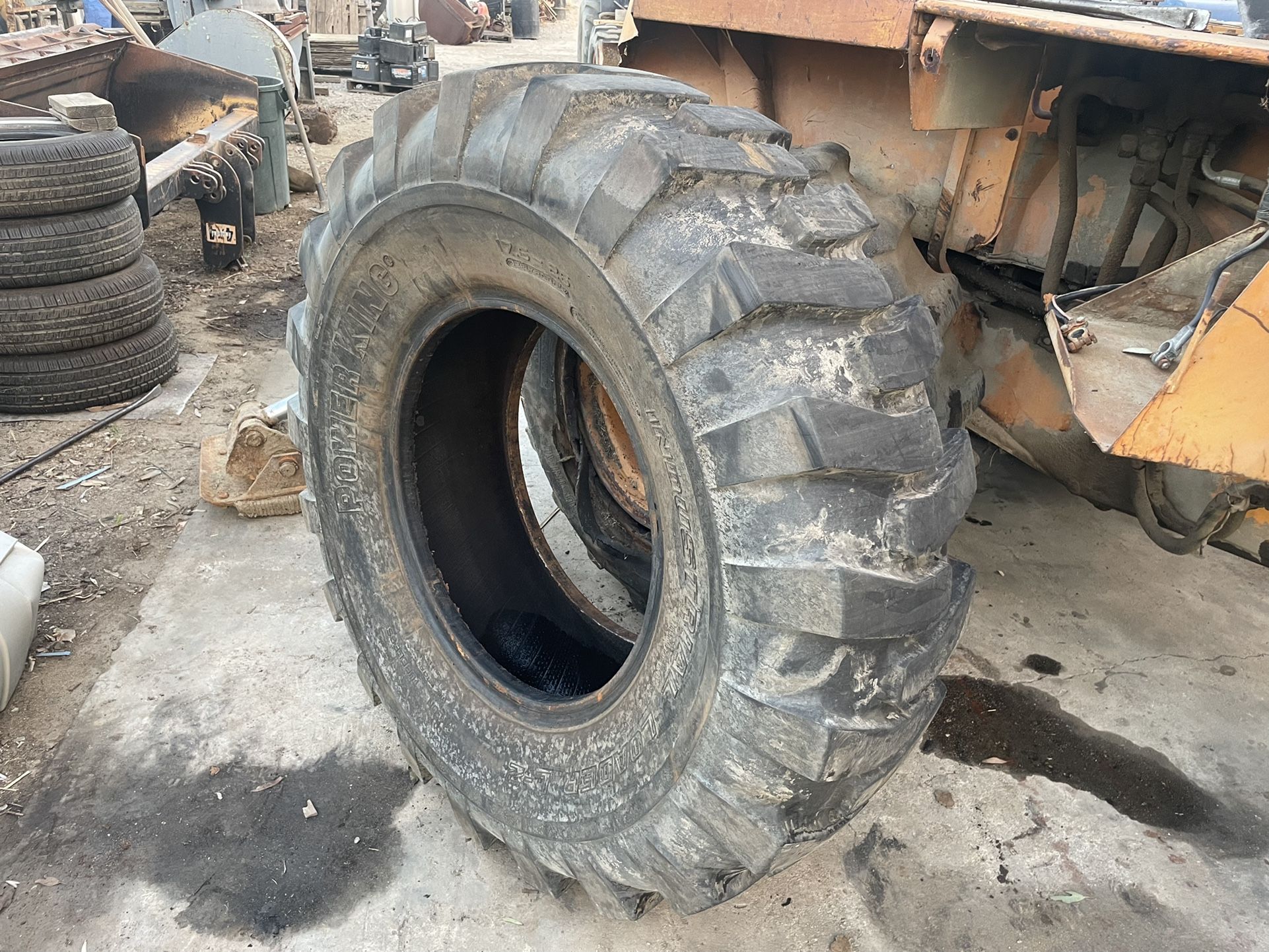 Tractor / Backhoe Tires 