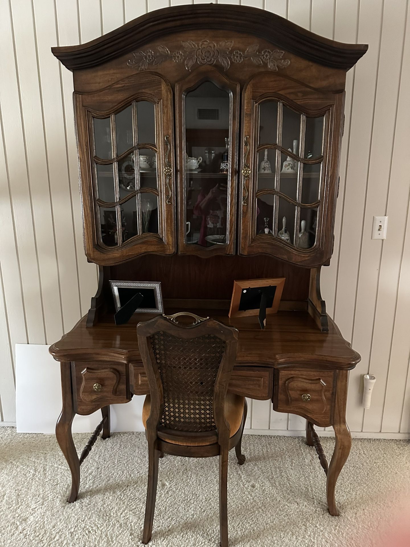 Gorgeous Wooden Desk Hutch W/ Matching Chair