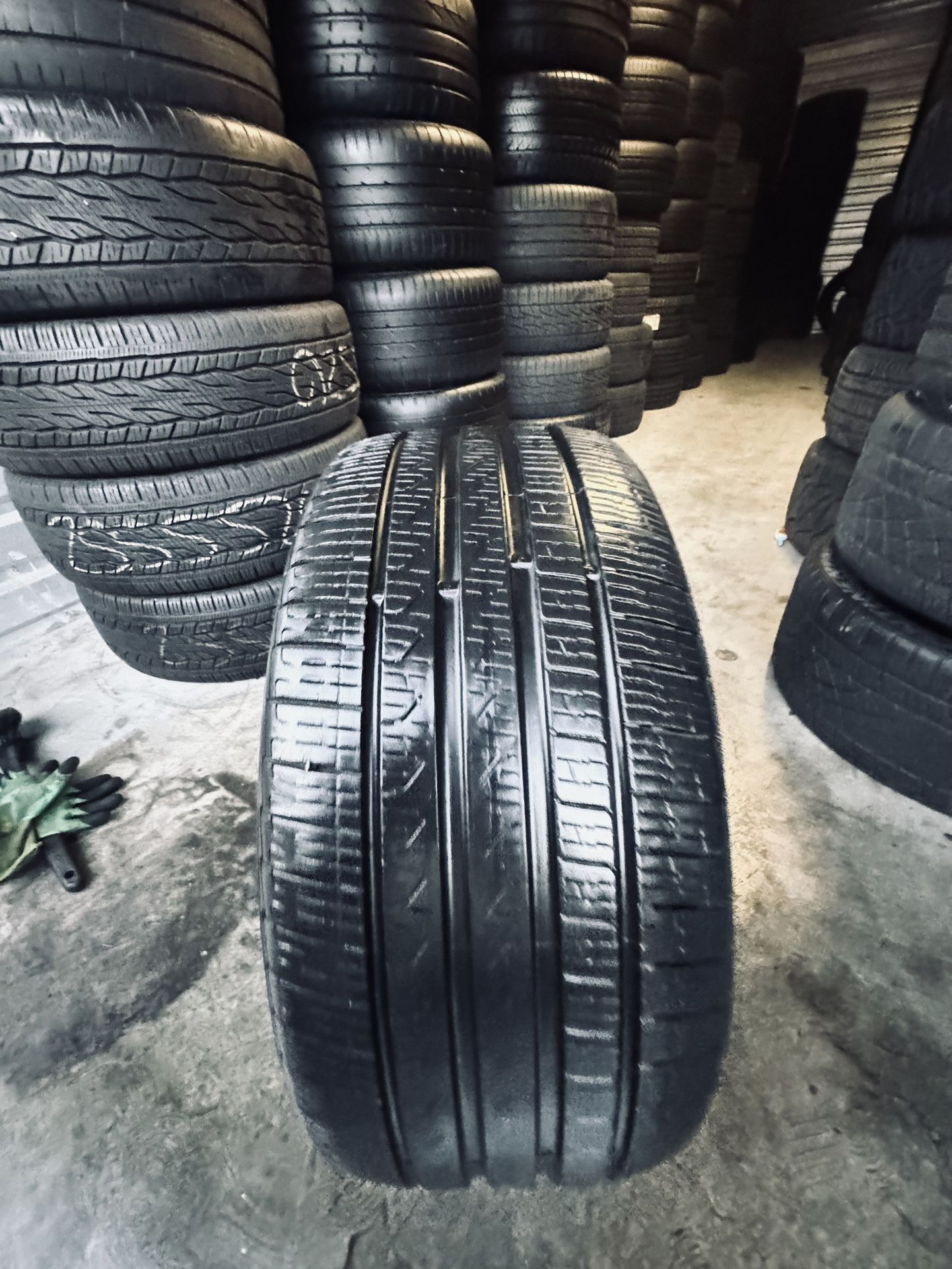 245/40/18 Pirelli Cinturato P7 80-90% Tread (1) Single