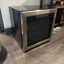 Mini Cooler / Refrigerator 