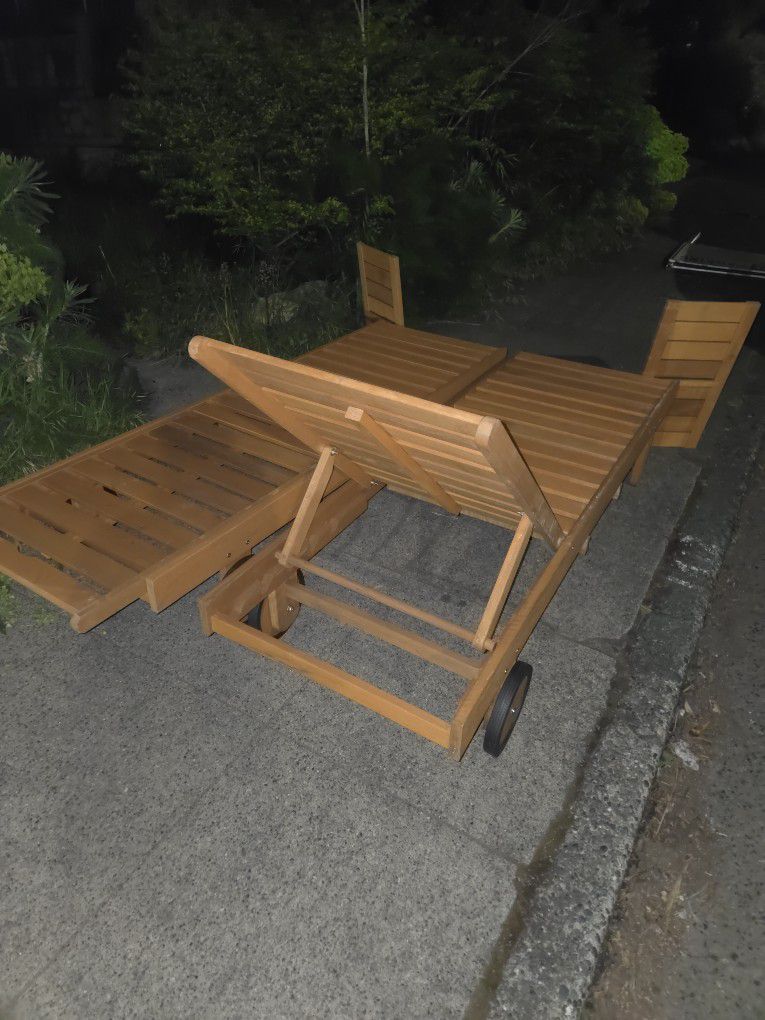 New Cedar Outdoor Furniture Loungers