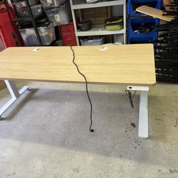 Uplift standing desk