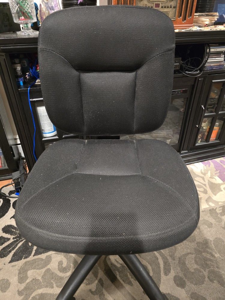 Black Comfortable Desk Chair, wheels adjustable