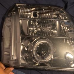 07-13 GMC Yukon Headlights