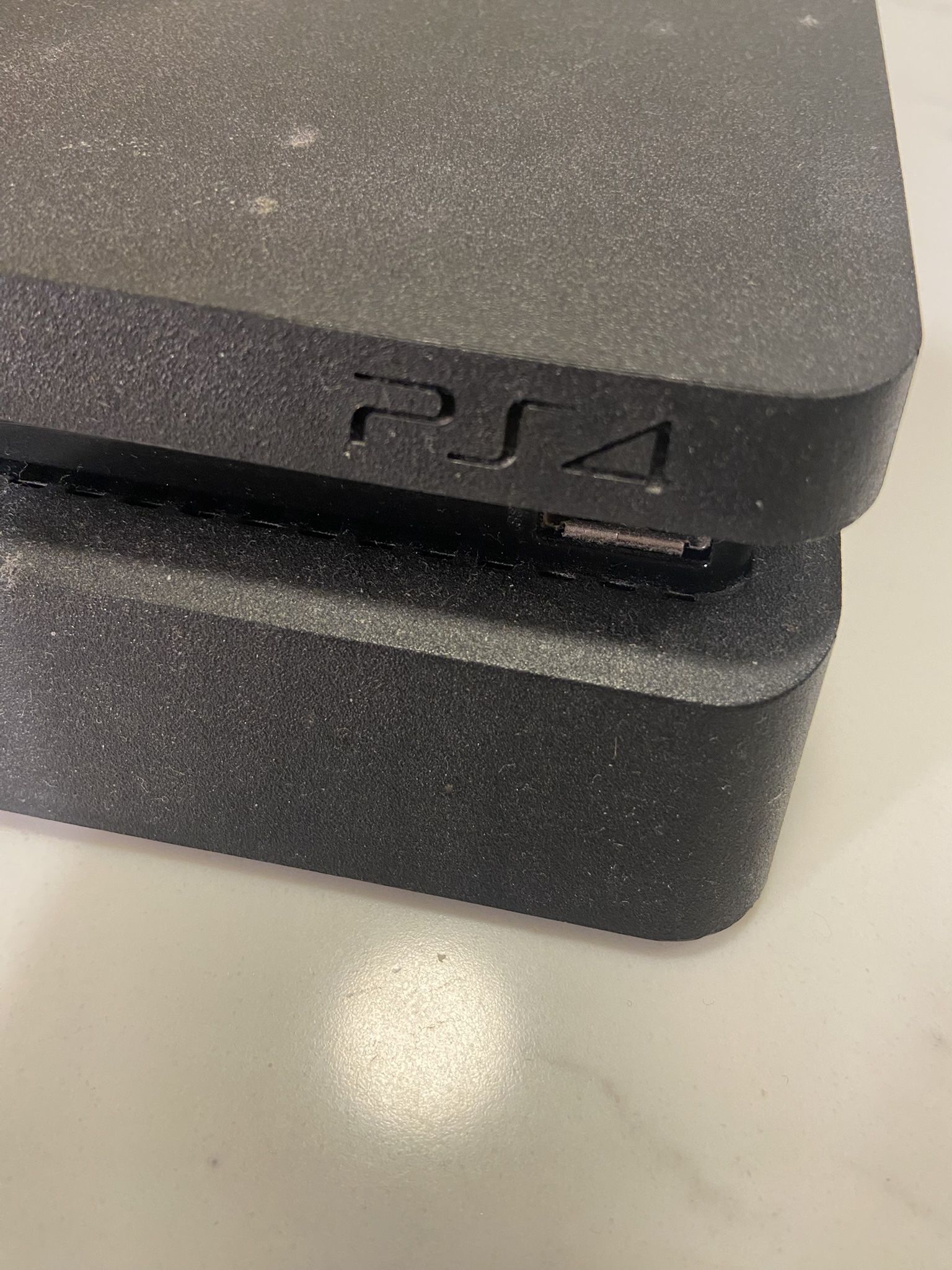 Sony PS4 Slim Game Console With Controller