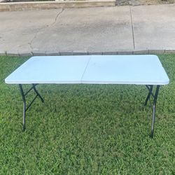 Folding Table with Handle
