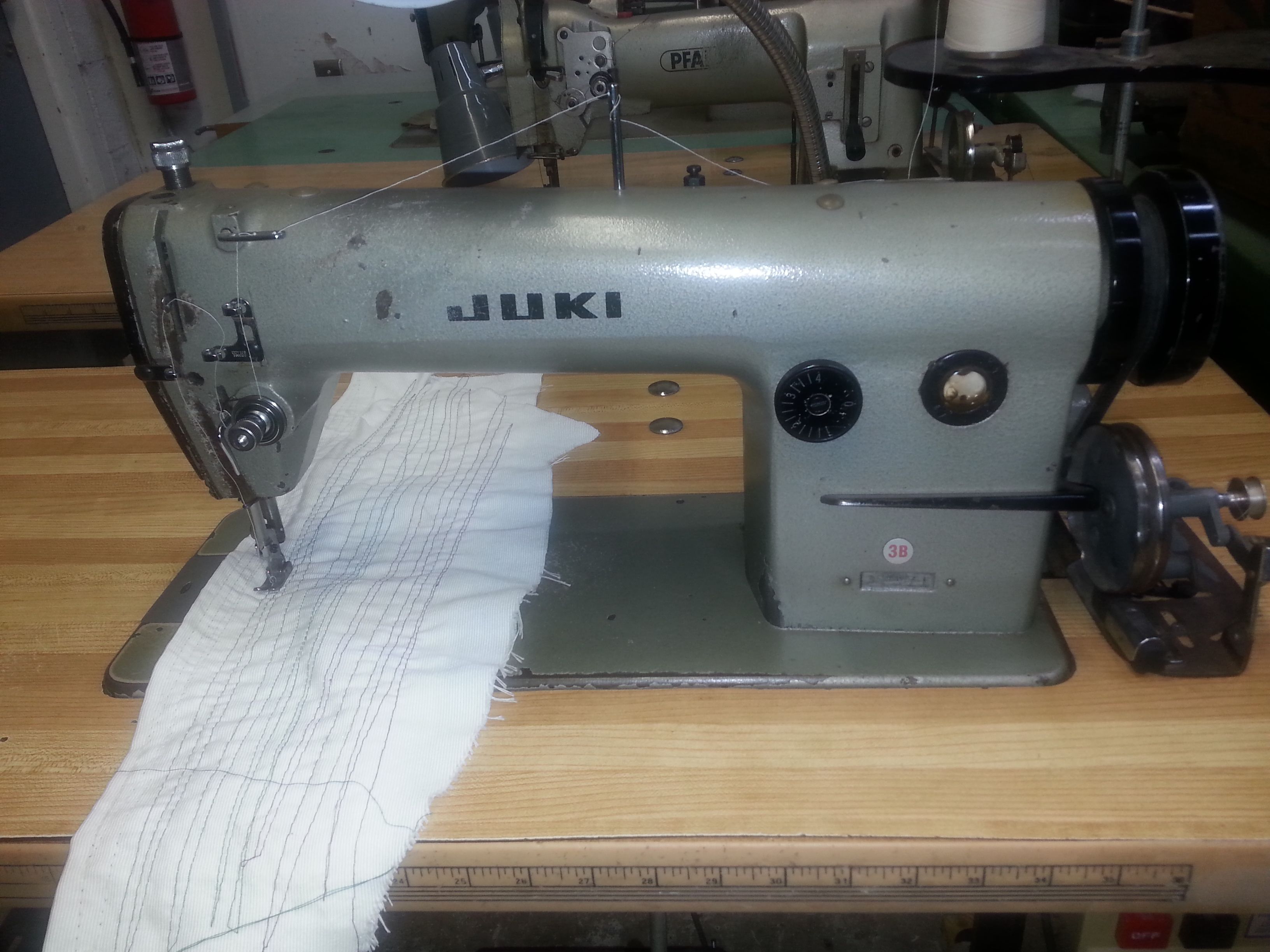 Juki ddl 555-4 industrial sewing machine