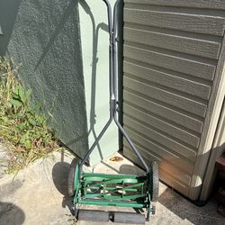 Lawn mower (manual)