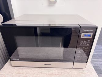 Panasonic NN-SN67HS 1.2 cu ft Inverter Microwave-1200 W, Genius Sensor, Stainless-$155 Retail Value
