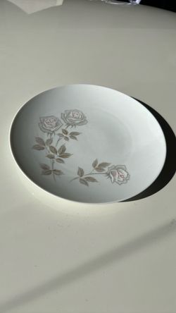 Set of eight : Noritake Japan Eden Rose dinner plates