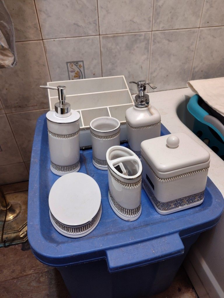 BATHROOM STUFF HOME GOODS