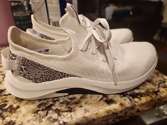 New Balance Tennis Shoes