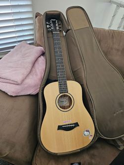 Taylor Baby Taylor Left handed acoustic guitar