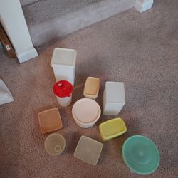 10 PIECES OF VINTAGE Tupperware MAKE OFFER