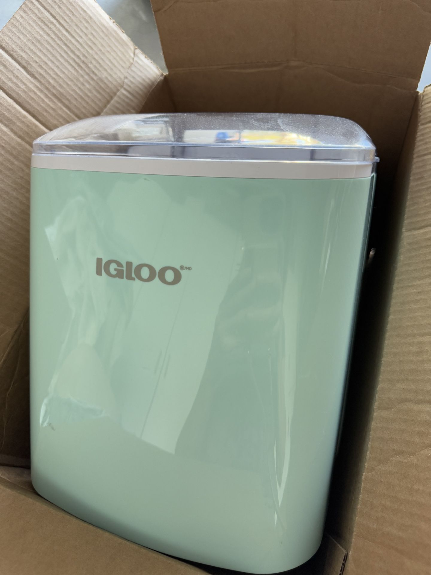Igloo Like New Ice Maker.   I Don’t Even Think It Was used.   $40
