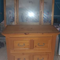 Dresser (w) Attached Mirror 