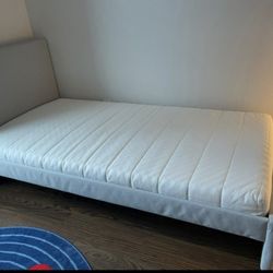 Twin bed + mattress