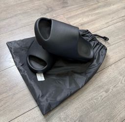 Yeezy YS-01 black slides size 8