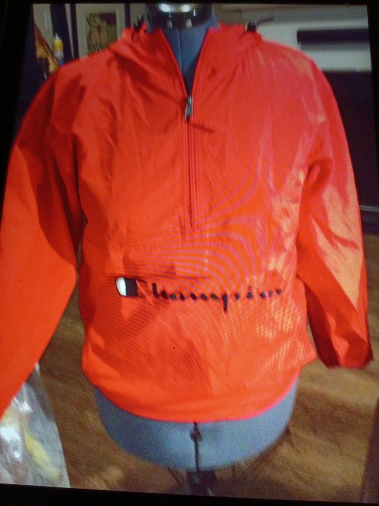 CHAMPION WINDBREAKER SIZE SMALL