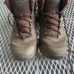 Keen Women’s Hiking Boot Size 8