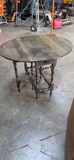 Drop leaf table