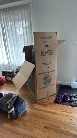 (Free) U-Haul Grand Wardrobe - qty 4