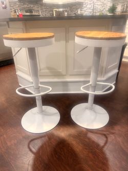 Set of 2 Adjustable Swivel Bar Stools – White & Wood