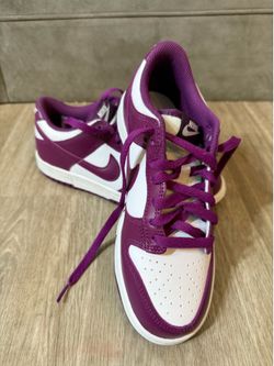 Nike Dunk low cut.