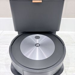 iRobot Roomba j7+  | Self-Emptying Robot Vacuum – Excellent Condition