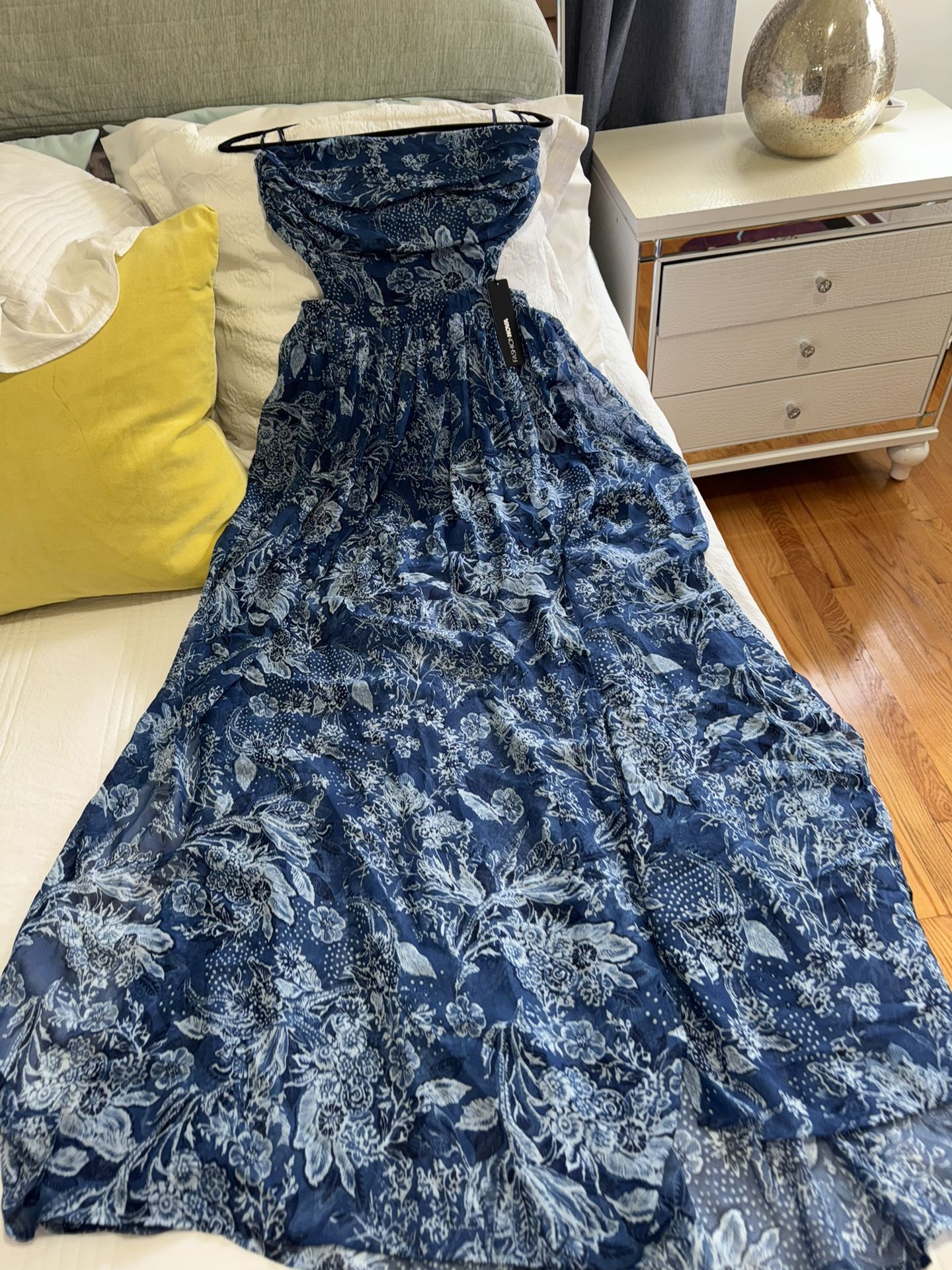 Fashion Nova Strapless Maxi dress Size Medium , Elastic at the waist and back. And the skirt part has two openings in the front, new with tags.