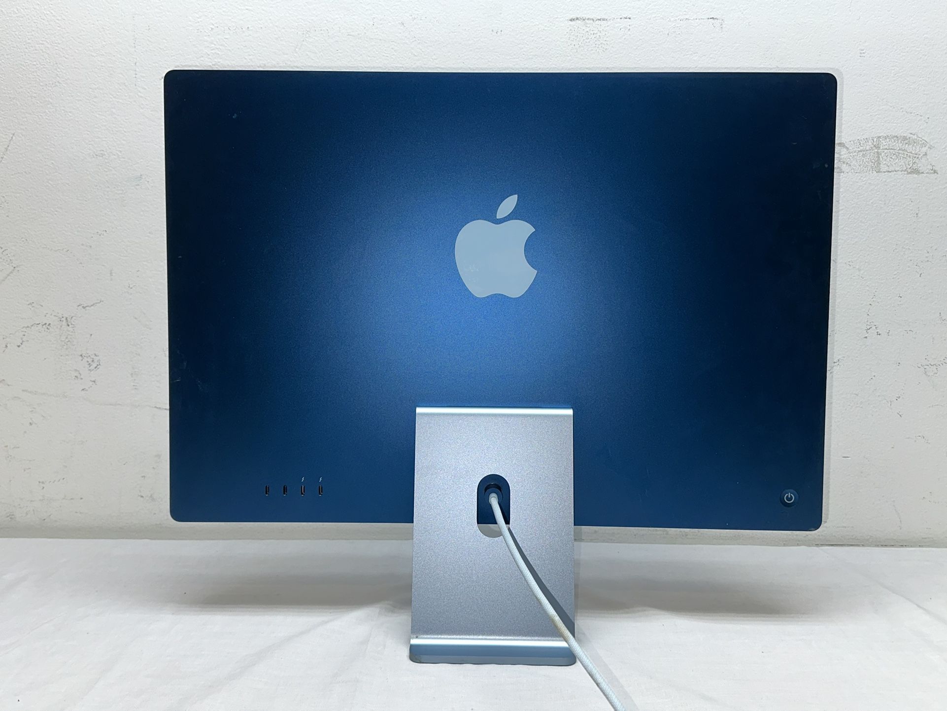 Apple 24" iMac w/ Retina 4.5K display M1 8GB Memory 256GB SSD Blue