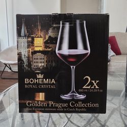 Set of 2 Bohemia Golden Prague Collection Wine Glasses - 690ml Capacity