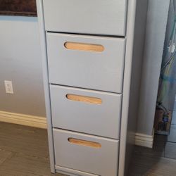NICE GRAY FILE CABINET 